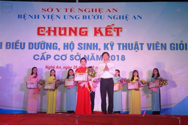 Thí sinh Trần Thị Thu Hằng đã giành giải nhất Hội thi Điều dưỡng, hộ sinh, kỹ thuật viên giỏi năm 2018